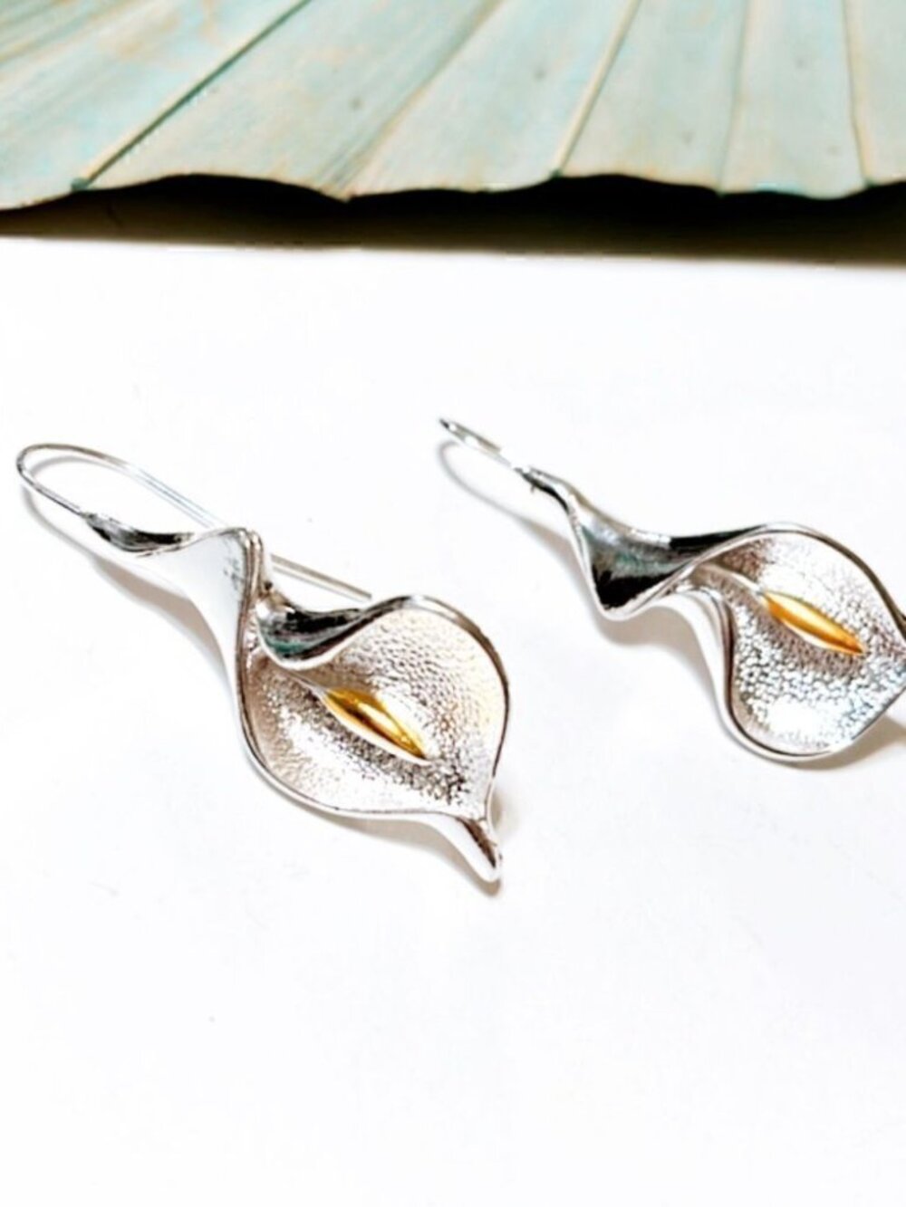 Silver flower earrings136